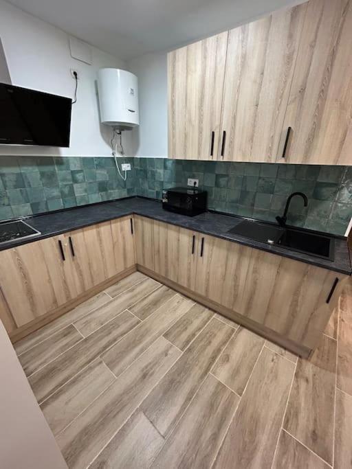 Apartamento Recien Reformado Con 5 Habitaciones Y 3 Banos Madrid Eksteriør billede