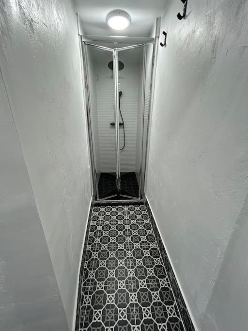 Apartamento Recien Reformado Con 5 Habitaciones Y 3 Banos Madrid Eksteriør billede